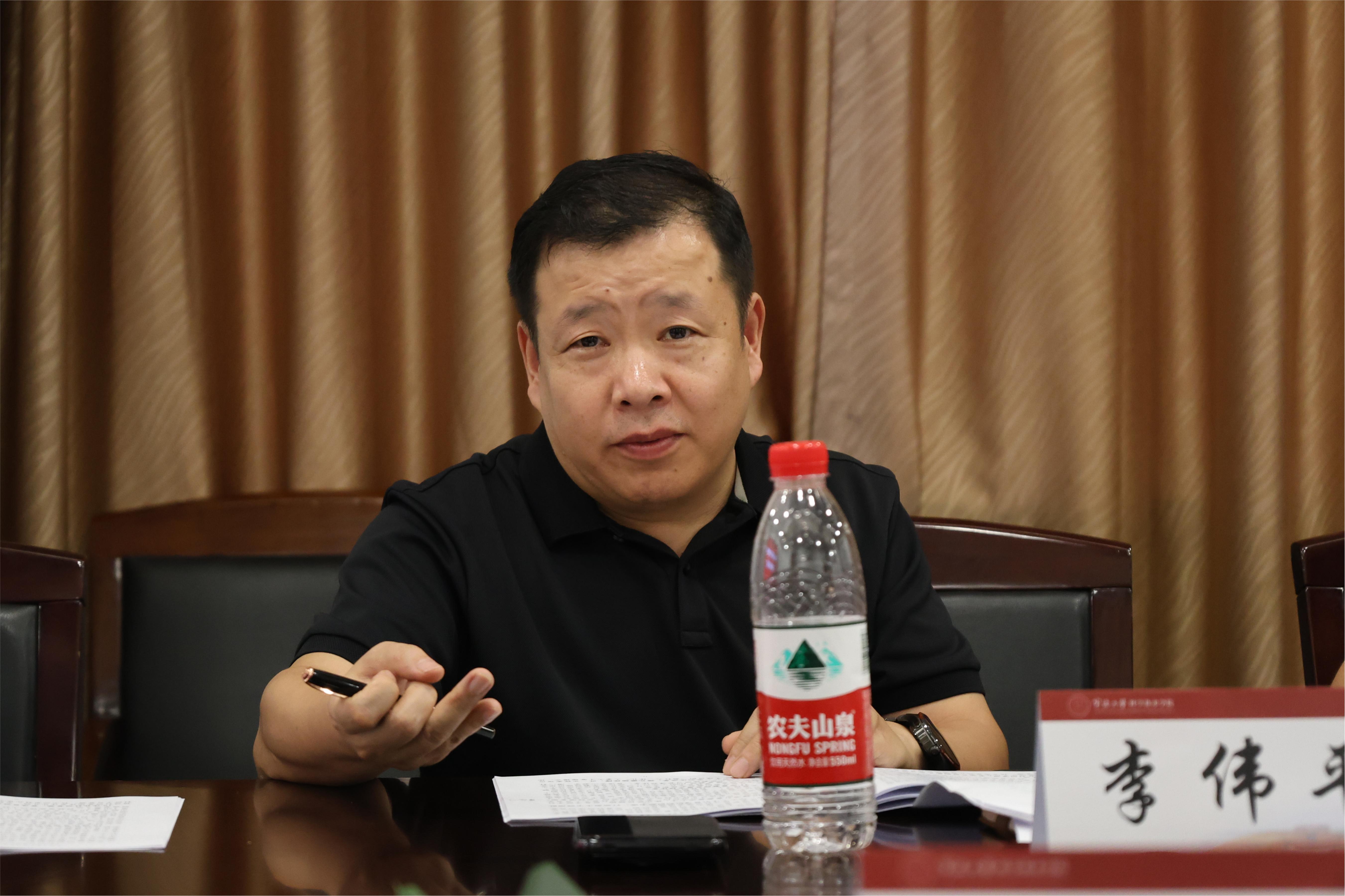 李伟平.jpg 李伟平.jpg